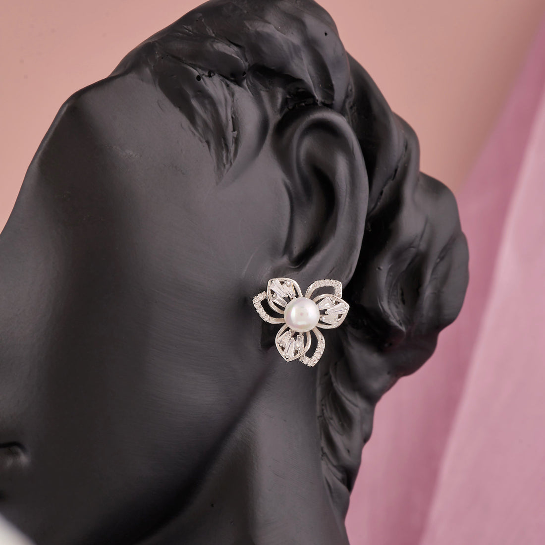 Cluster Pearl Earring (White Gold)