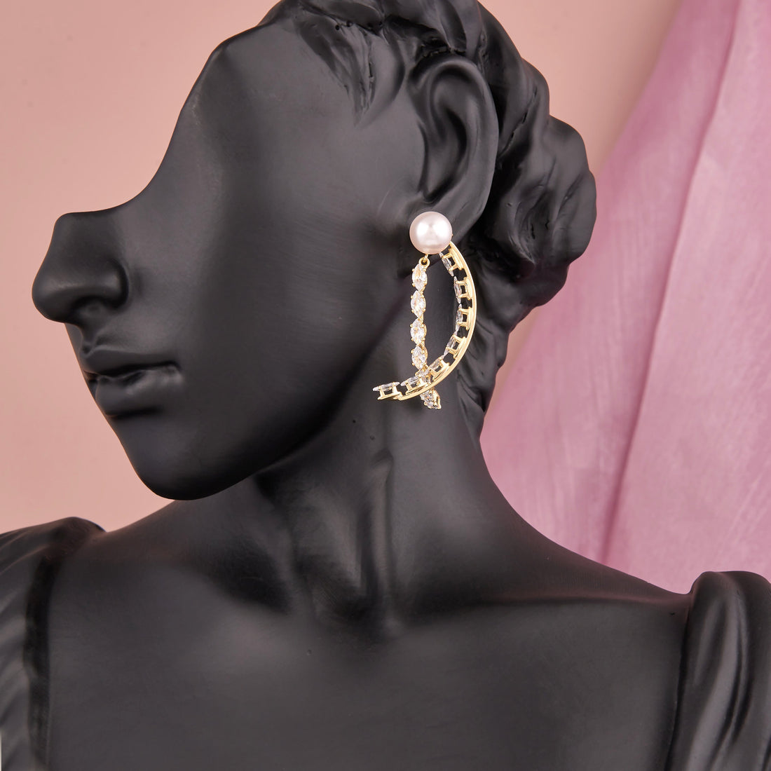 Gleaming Curves Earring (Yellow Gold)