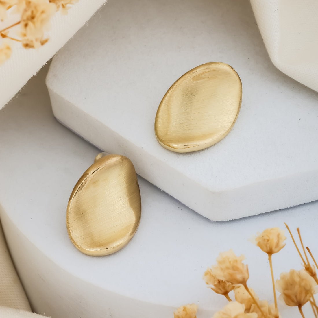 Prisha Stud  Earrings (Yellow Gold)