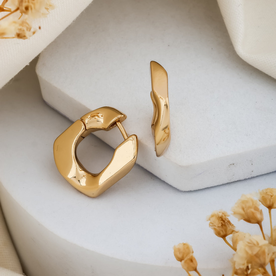 Kashvi Hoops Earrings (Yellow Gold)