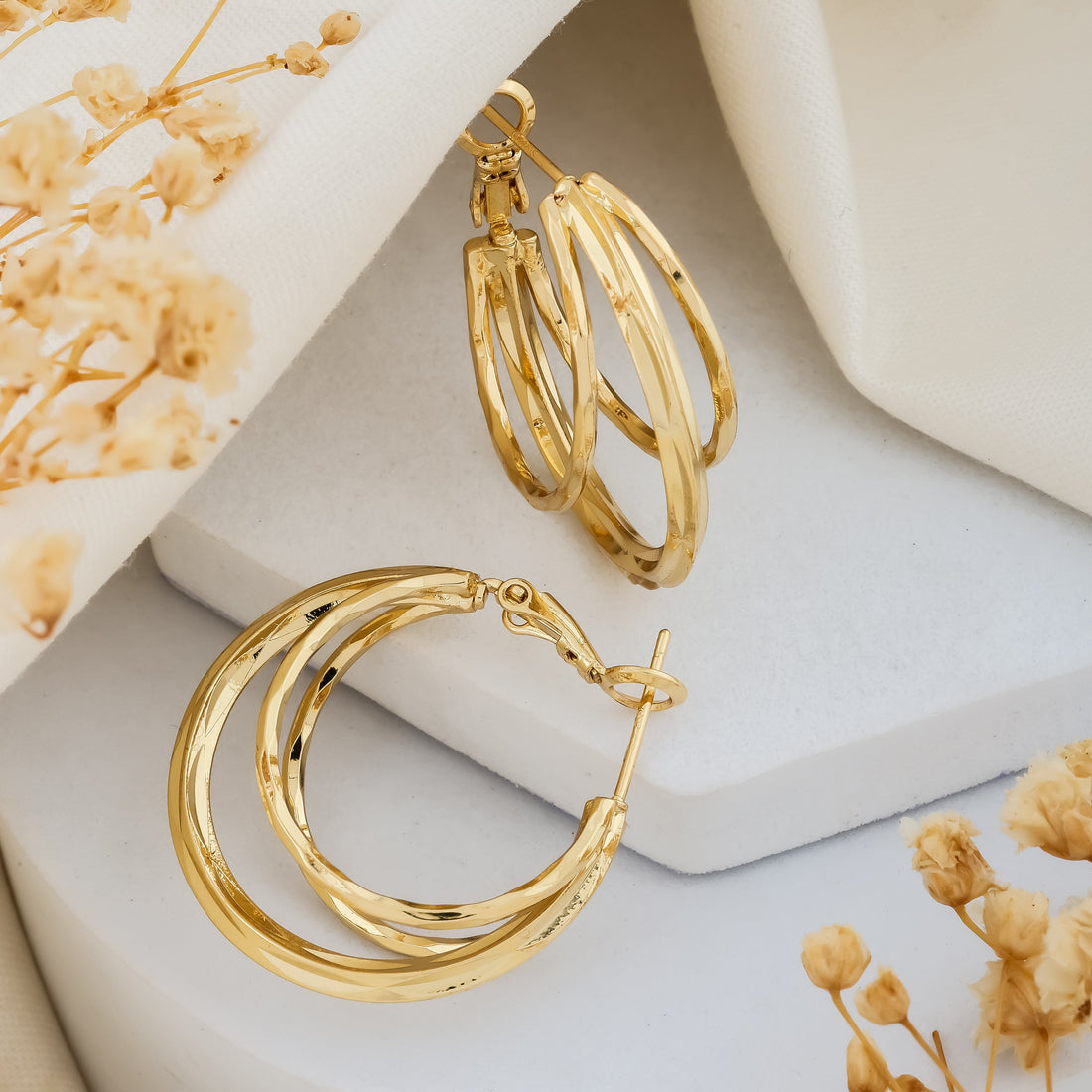 Tanvika Hoops   Earrings (Yellow Gold)