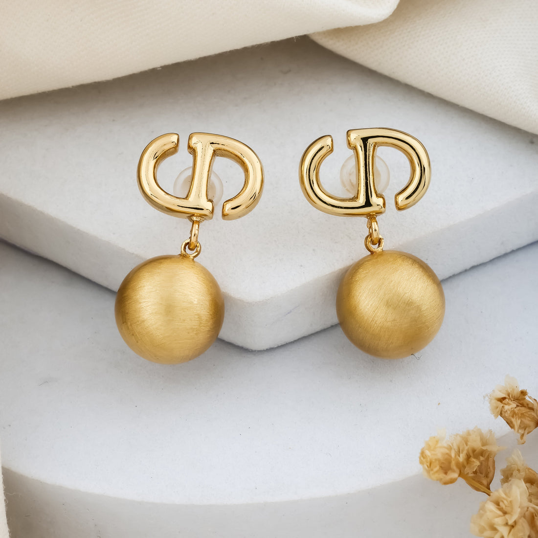 Sutra Studs Earrings (Yellow Gold)