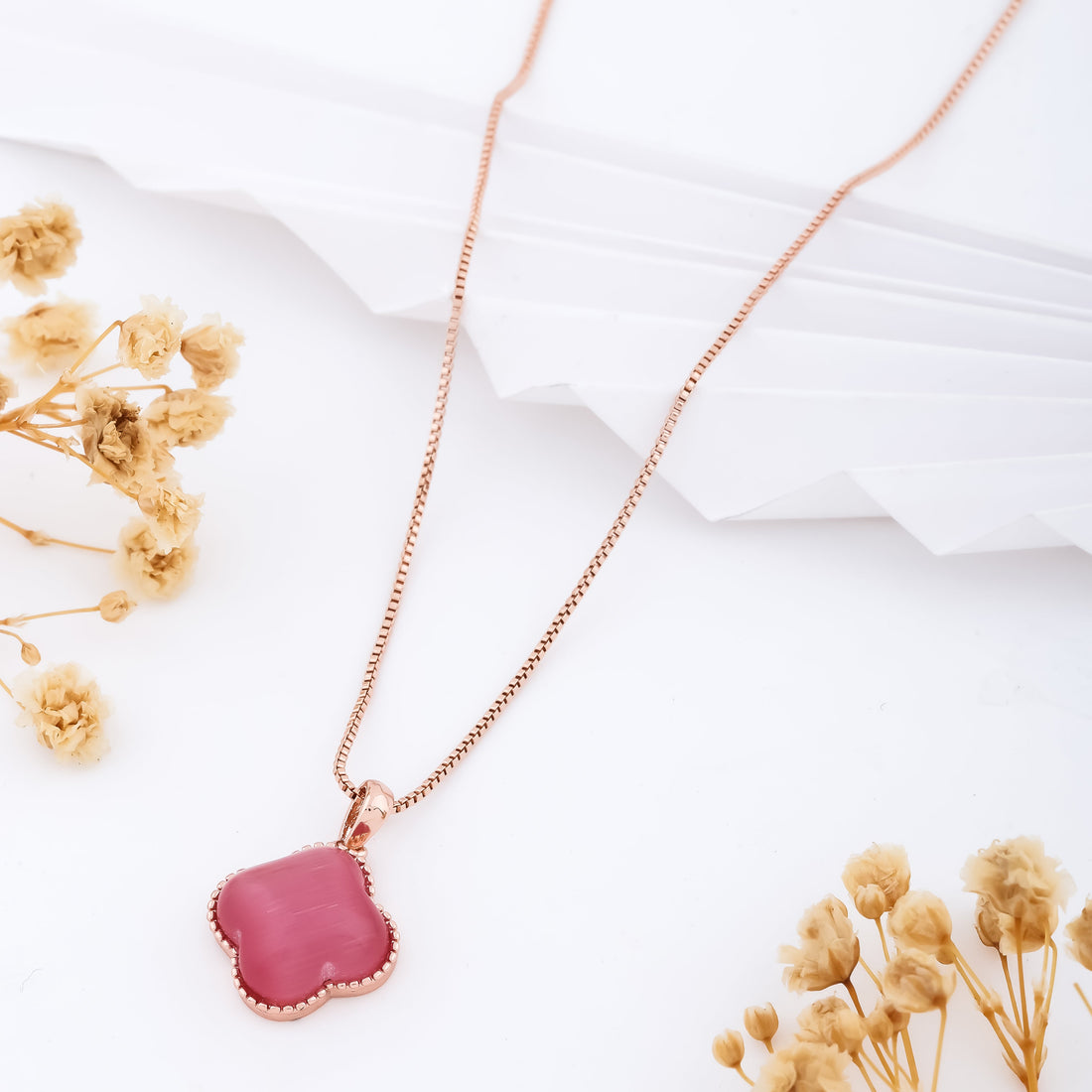 Blush Clover Pendant Necklace (Rose Gold)