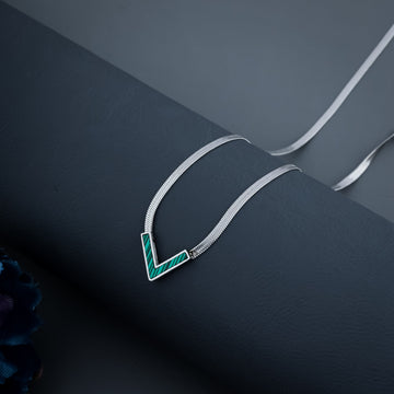 Essential "V" Necklace
