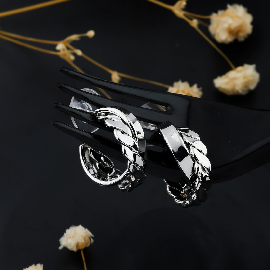 Sculpted Cable Trinity Hoop Earring (White Gold)