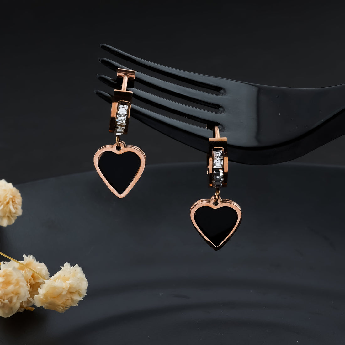 Love'S Embrace Earrings (Rose Gold)