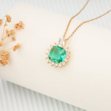 Emerald Destinée Necklace (Yellow Gold)