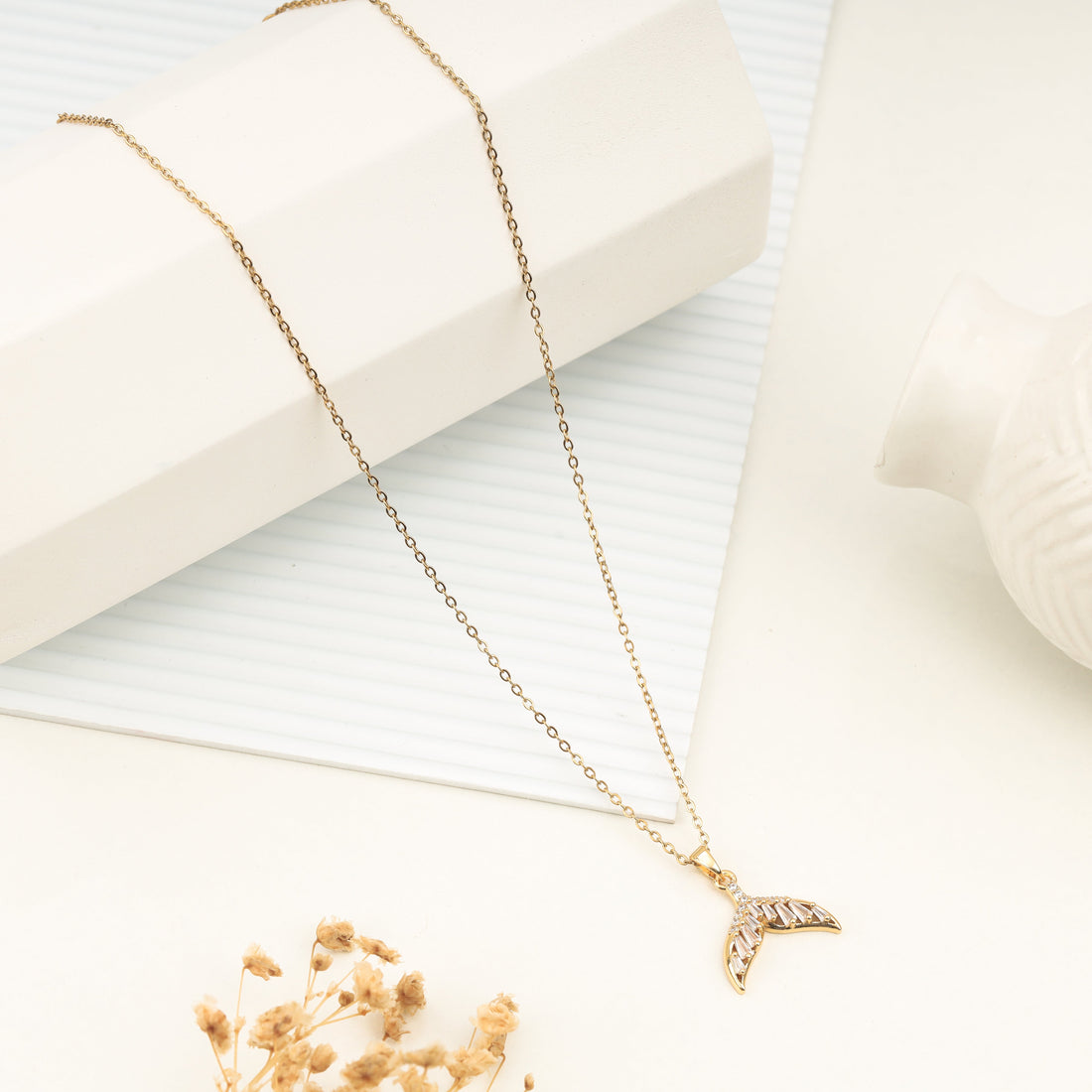 Golden Fin Necklace (Yellow Gold)