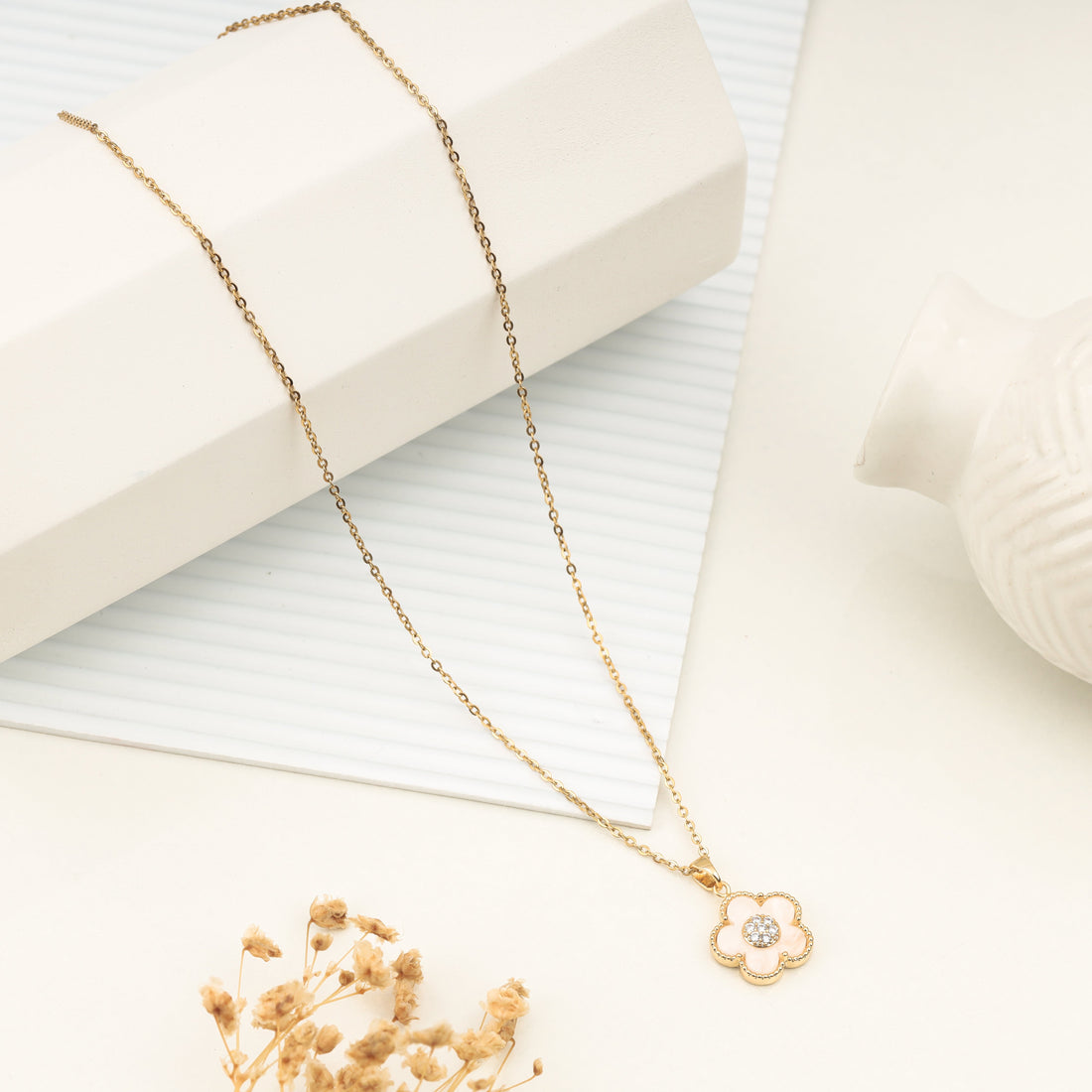 Blossom Glow Necklace (Yellow Gold)