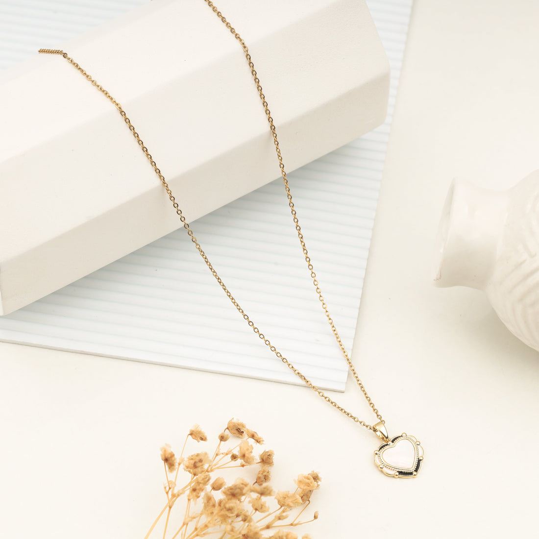 Pearlheart Necklace (Yellow Gold)