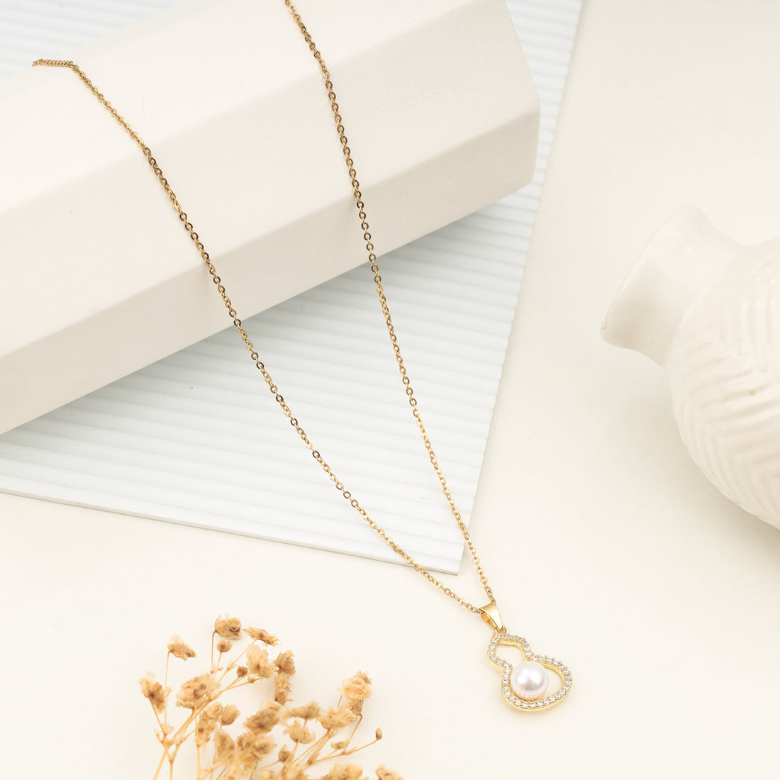 PearlAura Necklace (Yellow Gold)