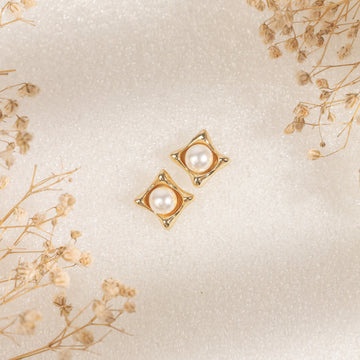 Golden Nest Pearl Earrings (Yellow Gold)