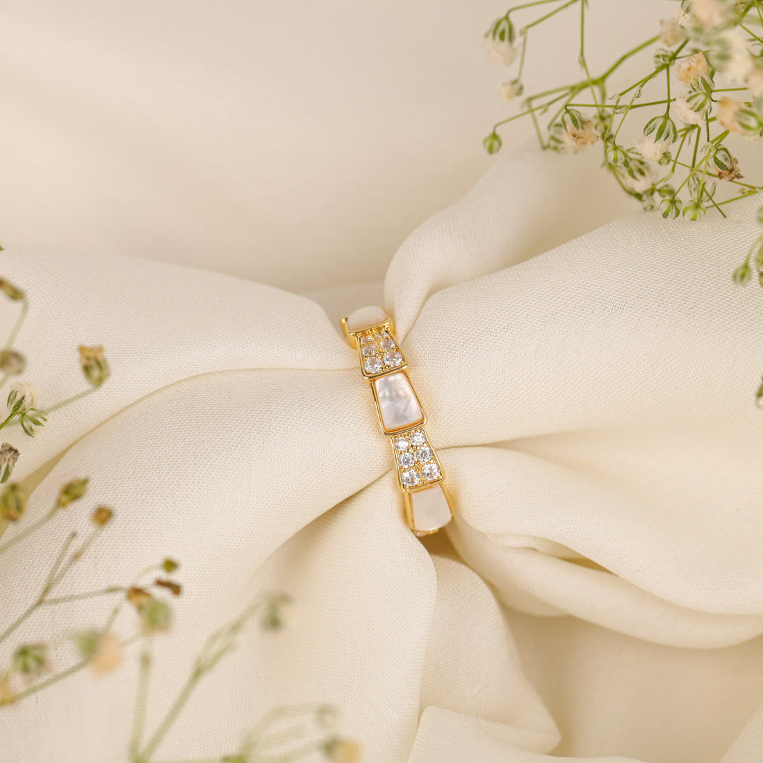 Serpenti Viper Ring (Yellow Gold)