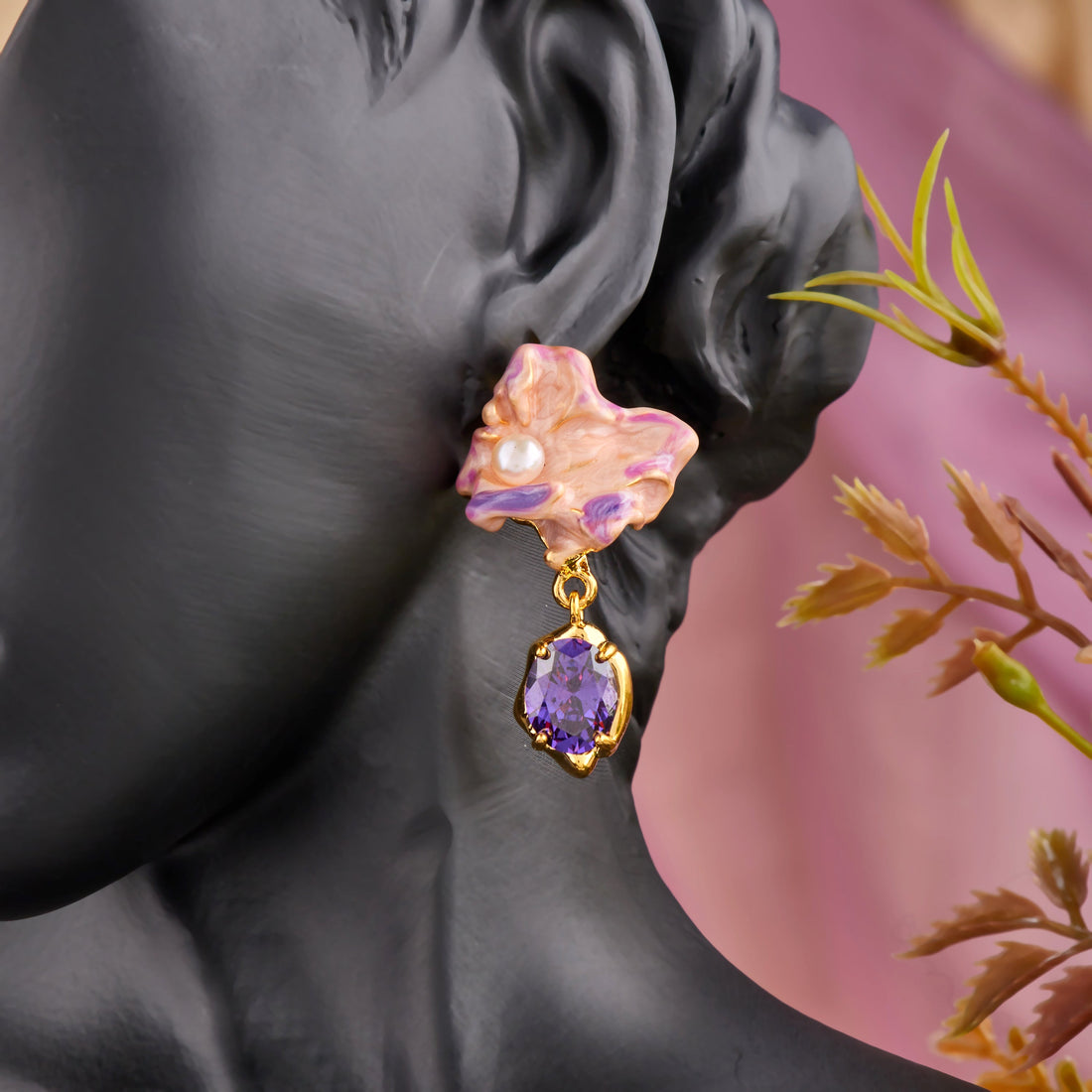 Petals Earrinngs With Pearl And Amethyst (Yellow Gold)